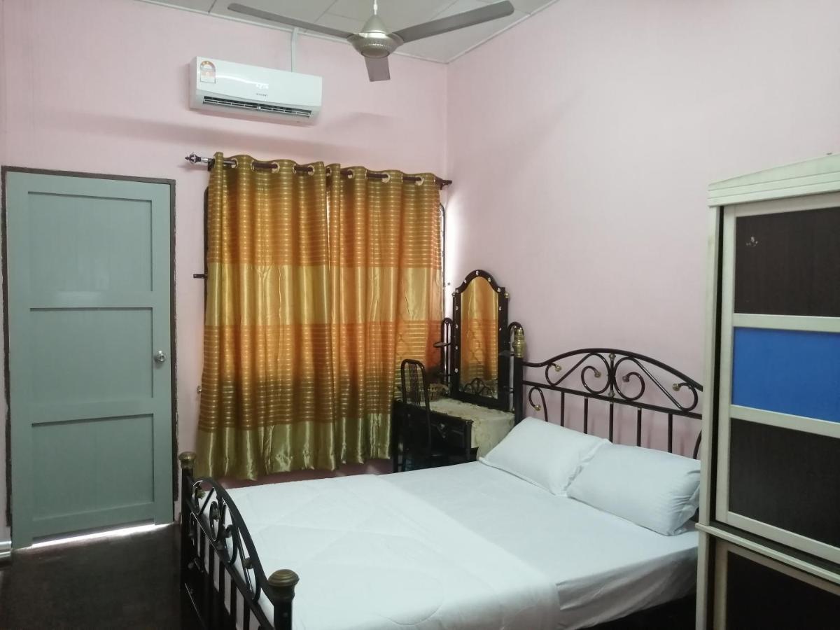 Kluang Barat Homestay Exteriör bild