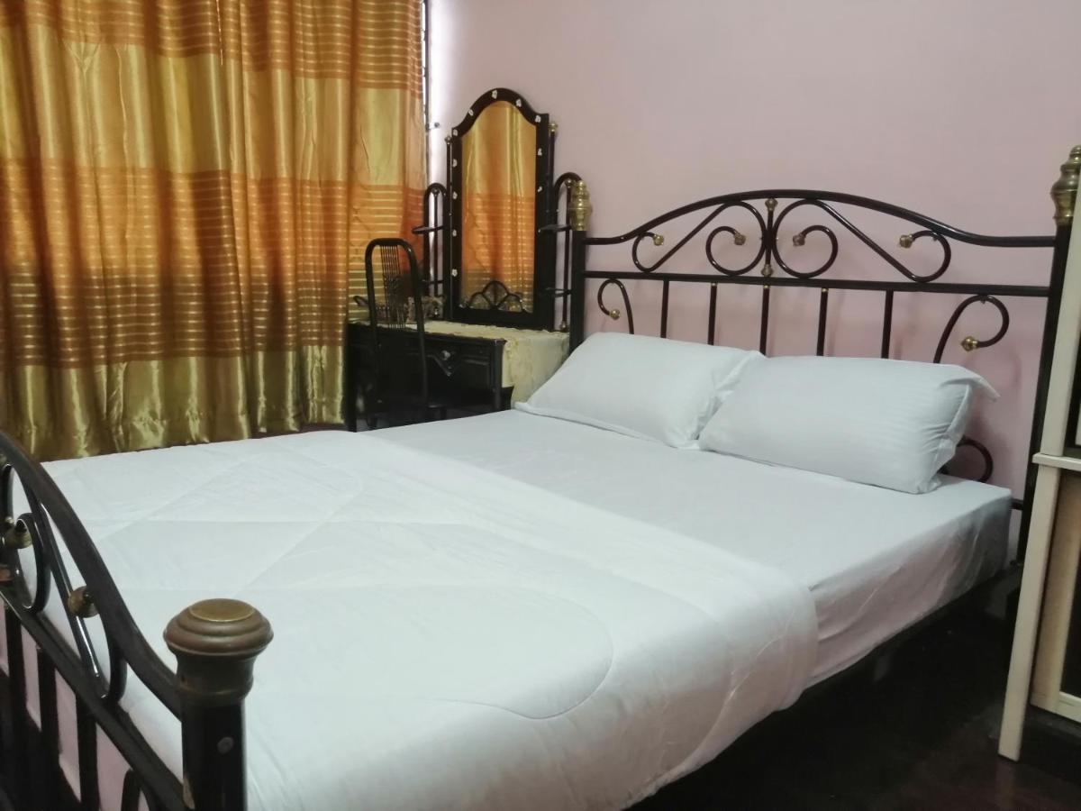 Kluang Barat Homestay Exteriör bild