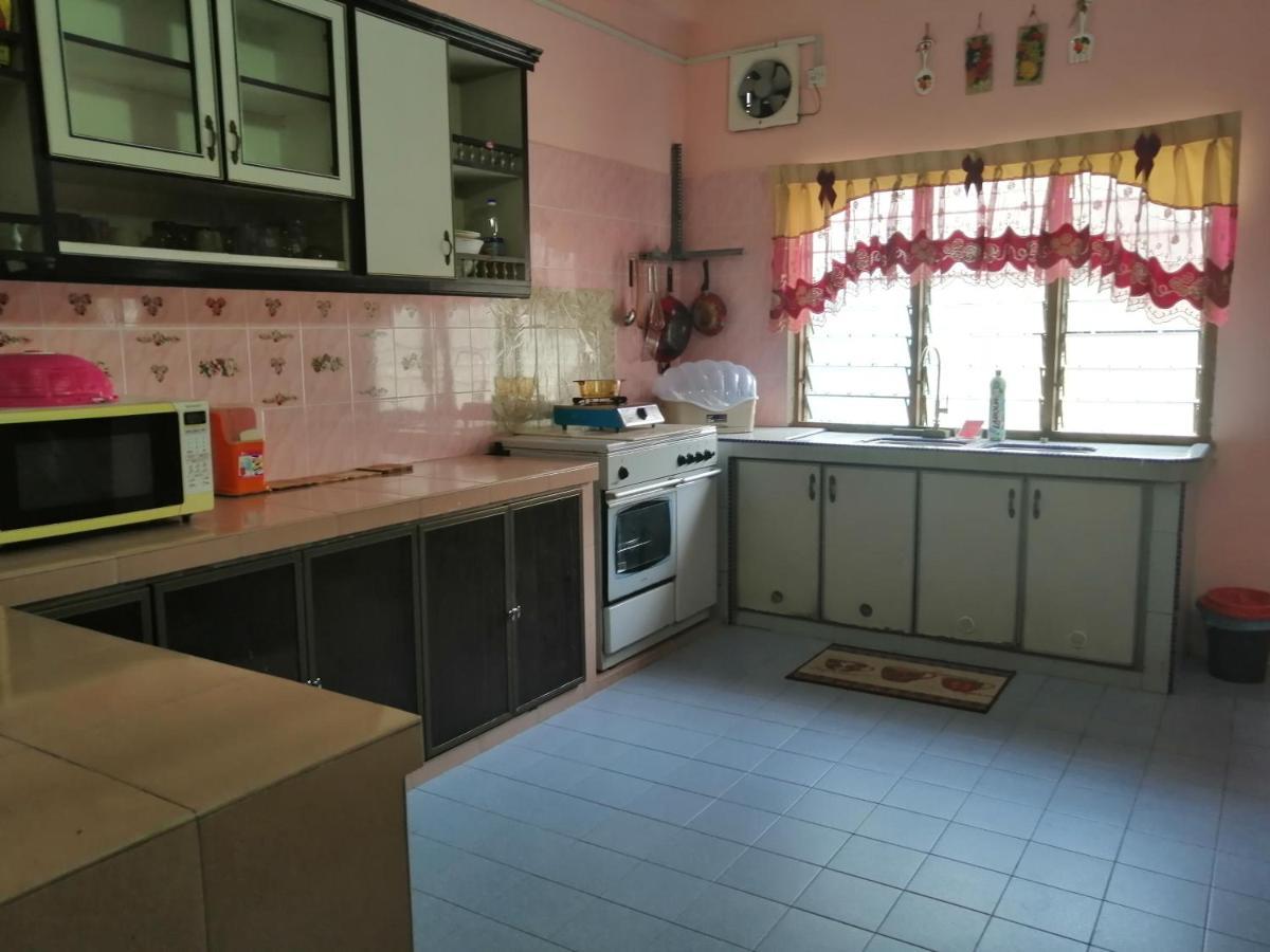 Kluang Barat Homestay Exteriör bild