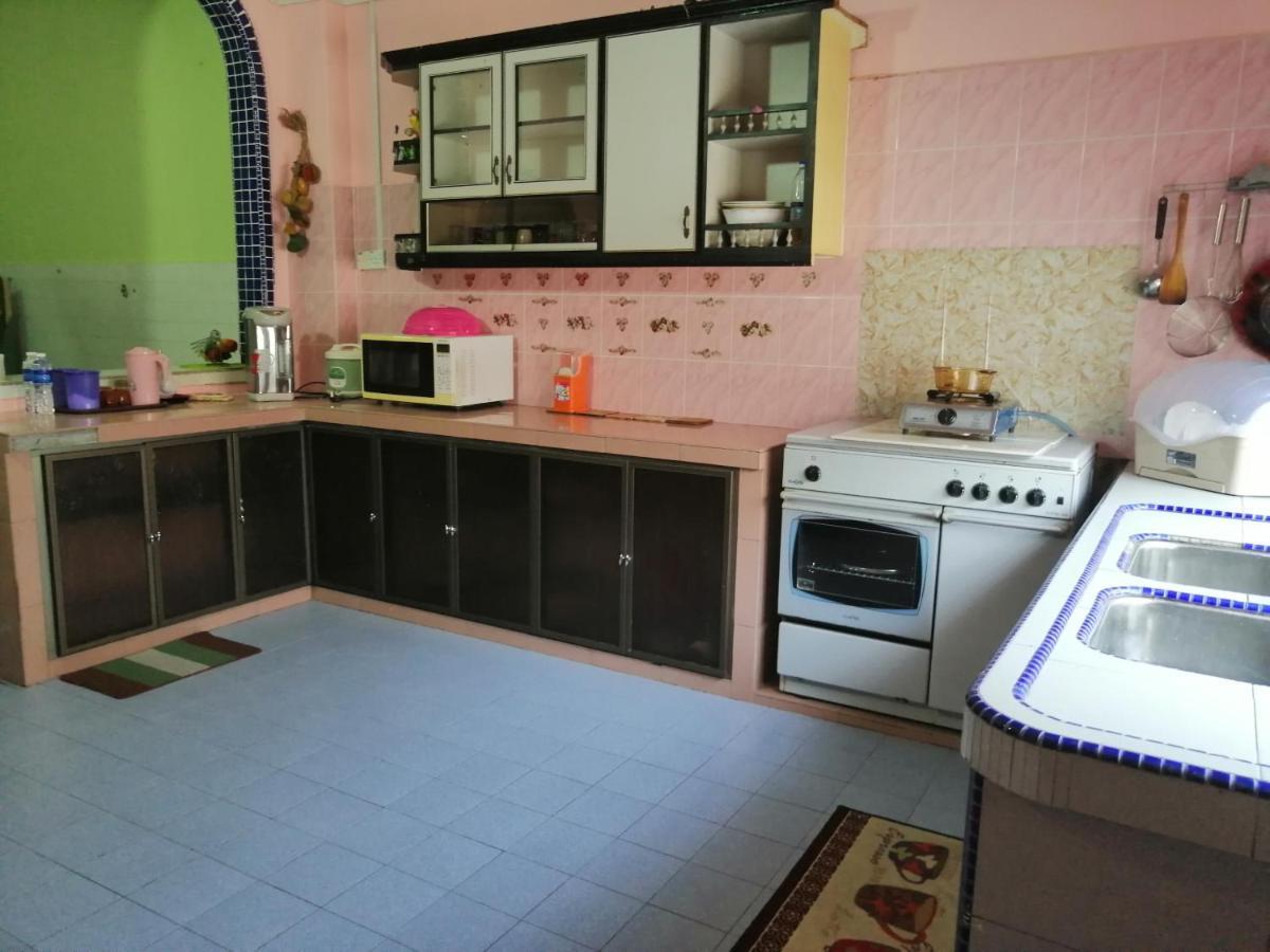Kluang Barat Homestay Exteriör bild