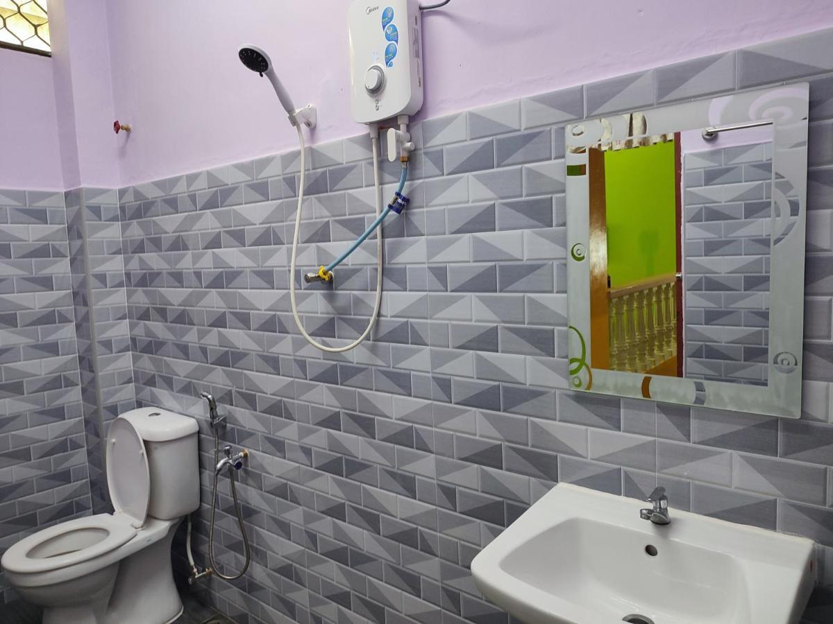 Kluang Barat Homestay Exteriör bild